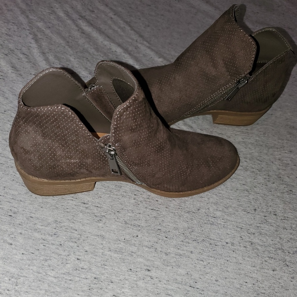 Universal Thread Booties - Picture 4 of 8
